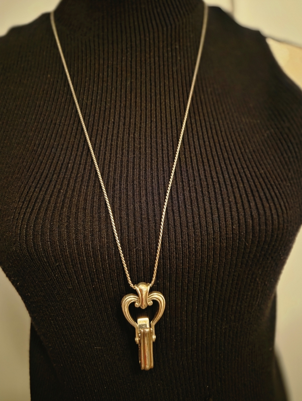 Elegant Long Gold-Tone Heart Pendant Badge Clip Necklace